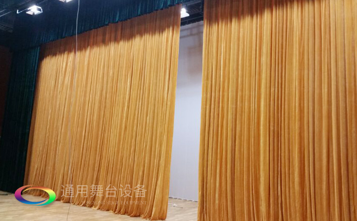 舞臺大幕舞臺阻燃幕布www.beckmanspa.com、二、三道幕等分割表演區域，移換場景不間斷