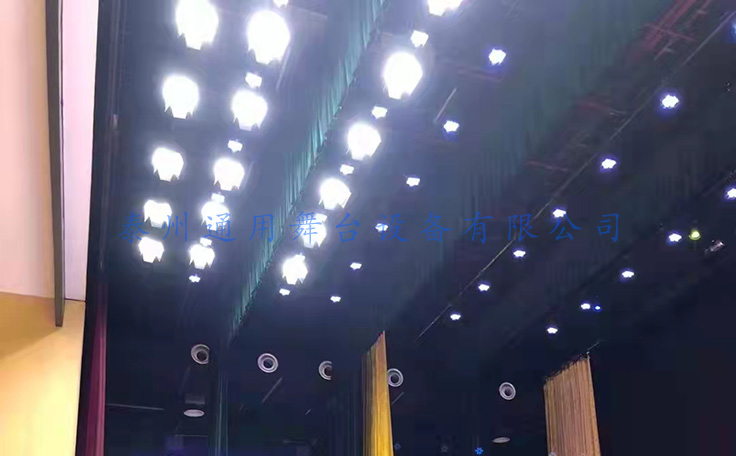 舞臺(tái)機(jī)械核心——舞臺(tái)吊桿機(jī)械設(shè)備！采用蝸輪蝸桿減速系統(tǒng)，磨擦系數(shù)小，傳動(dòng)效率高！