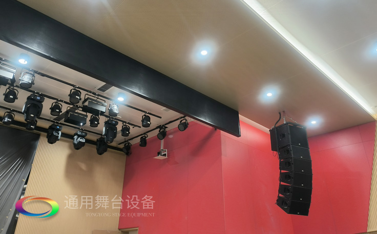 江蘇某學校報告廳項目舞臺矩陣音響、舞臺吊桿——泰州通用舞臺、舞臺幕布精品工程展示